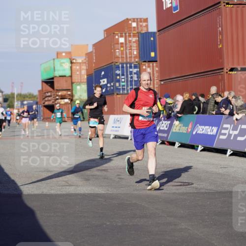 03.10.2025 - Köhlbrandbrückenlauf Michael Burmester http://msf.ph/oto/8994691 03.10.2025 09:56:42 Ziel 1023, 1065, 1103, 1150, 1261, 1703, 3491, 3531, 3763 meine-sportfotos.de
