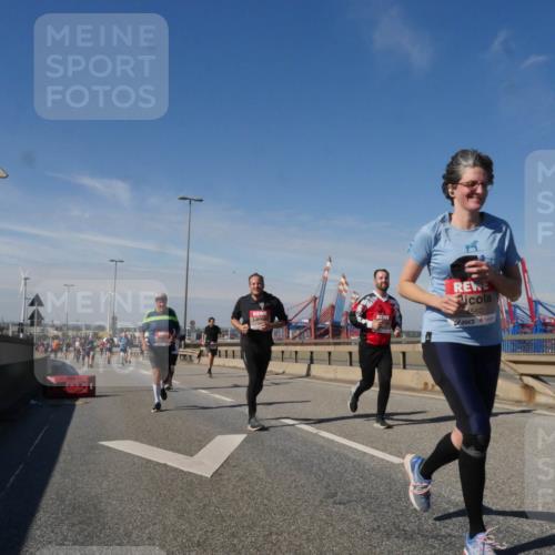 03.10.2025 - Köhlbrandbrückenlauf Matties Gatica Varas http://msf.ph/oto/8994701 03.10.2025 12:48:46 Position 2 560 meine-sportfotos.de