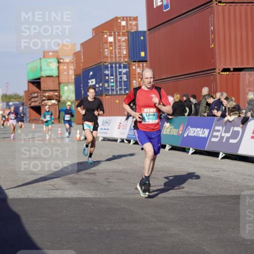 03.10.2025 - Köhlbrandbrückenlauf Michael Burmester http://msf.ph/oto/8994704 03.10.2025 09:56:43 Ziel 1023, 1050, 1065, 1150, 1261, 1703, 3491, 3531 meine-sportfotos.de