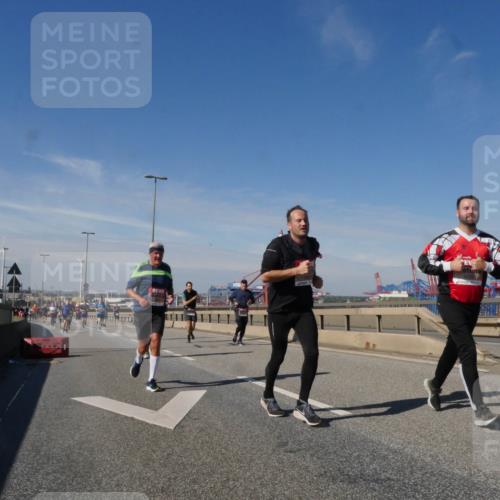 03.10.2025 - Köhlbrandbrückenlauf Matties Gatica Varas http://msf.ph/oto/8994708 03.10.2025 12:48:47 Position 2 15 meine-sportfotos.de