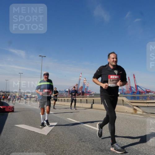 03.10.2025 - Köhlbrandbrückenlauf Matties Gatica Varas http://msf.ph/oto/8994709 03.10.2025 12:48:47 Position 2 4809 meine-sportfotos.de