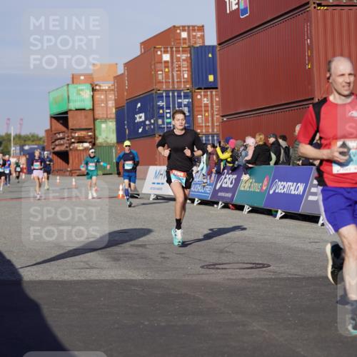 03.10.2025 - Köhlbrandbrückenlauf Michael Burmester http://msf.ph/oto/8994710 03.10.2025 09:56:43 Ziel 1023, 1050, 1065, 1150, 1261, 1703, 3491, 3531 meine-sportfotos.de