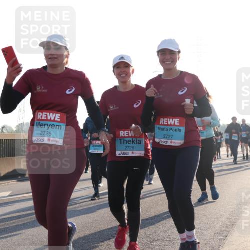 03.10.2025 - Köhlbrandbrückenlauf Luisa Fischer http://msf.ph/oto/8994712 03.10.2025 10:24:20 Position 3 2725, 2727, 2442, 2726, 1 meine-sportfotos.de