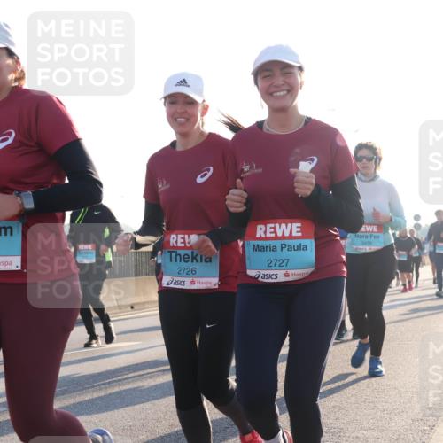 03.10.2025 - Köhlbrandbrückenlauf Luisa Fischer http://msf.ph/oto/8994714 03.10.2025 10:24:20 Position 3 2725, 2726, 2727, 3476 meine-sportfotos.de