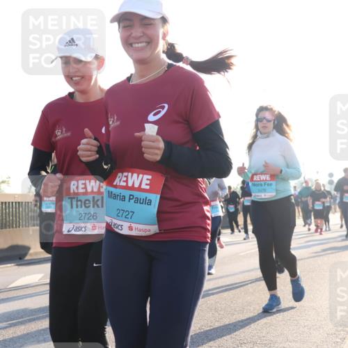 03.10.2025 - Köhlbrandbrückenlauf Luisa Fischer http://msf.ph/oto/8994717 03.10.2025 10:24:20 Position 3 2727, 2726, 3476 meine-sportfotos.de