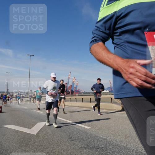 03.10.2025 - Köhlbrandbrückenlauf Matties Gatica Varas http://msf.ph/oto/8994725 03.10.2025 12:48:49 Position 2 4679 meine-sportfotos.de