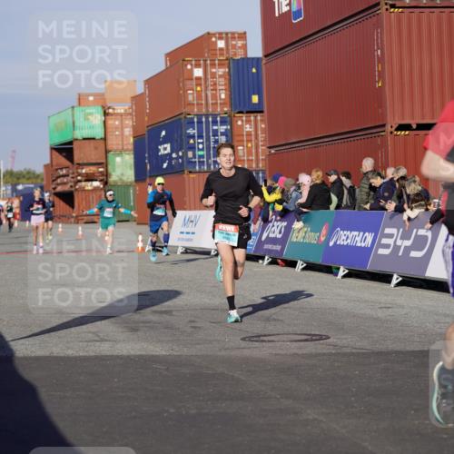 03.10.2025 - Köhlbrandbrückenlauf Michael Burmester http://msf.ph/oto/8994726 03.10.2025 09:56:44 Ziel 1023, 1050, 1065, 1150, 1261, 1703, 3491, 3531 meine-sportfotos.de