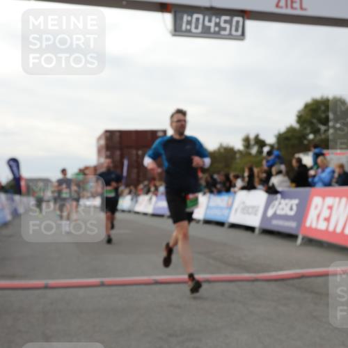 03.10.2025 - Köhlbrandbrückenlauf Yannick Fuchs http://msf.ph/oto/8994728 03.10.2025 16:04:48 Ziel 7006, 7132, 7147, 7192, 7222, 7425, 7513, 7568, 8254, 9176 meine-sportfotos.de