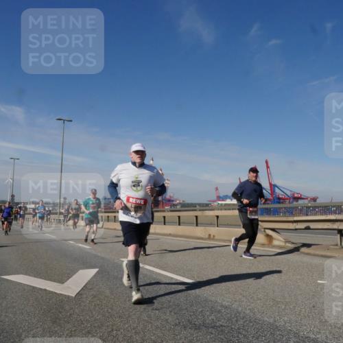 03.10.2025 - Köhlbrandbrückenlauf Matties Gatica Varas http://msf.ph/oto/8994729 03.10.2025 12:48:49 Position 2 18 meine-sportfotos.de