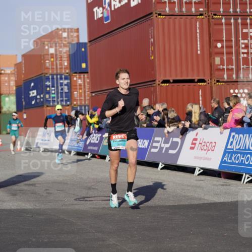 03.10.2025 - Köhlbrandbrückenlauf Michael Burmester http://msf.ph/oto/8994731 03.10.2025 09:56:45 Ziel 1023, 1050, 1065, 1086, 1150, 1261, 1275, 1703, 2844, 3491, 3531 meine-sportfotos.de