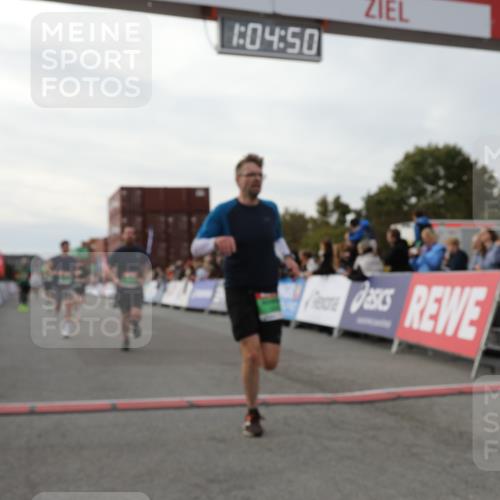 03.10.2025 - Köhlbrandbrückenlauf Yannick Fuchs http://msf.ph/oto/8994732 03.10.2025 16:04:48 Ziel 7006, 7132, 7147, 7192, 7222, 7425, 7513, 7568, 8254, 9176 meine-sportfotos.de