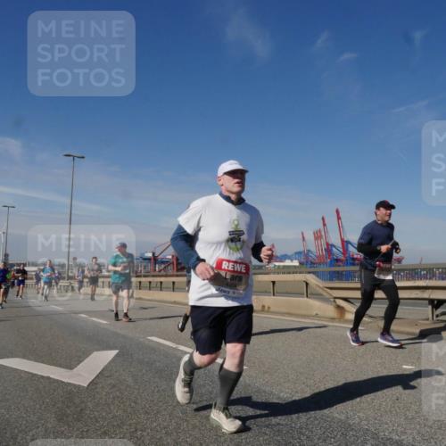 03.10.2025 - Köhlbrandbrückenlauf Matties Gatica Varas http://msf.ph/oto/8994735 03.10.2025 12:48:50 Position 2 4404 meine-sportfotos.de