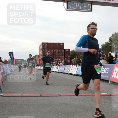 03.10.2025 - Köhlbrandbrückenlauf Yannick Fuchs http://msf.ph/oto/8994737 03.10.2025 16:04:48 Ziel 7006, 7132, 7147, 7192, 7222, 7425, 7513, 7568, 8254, 9176 meine-sportfotos.de