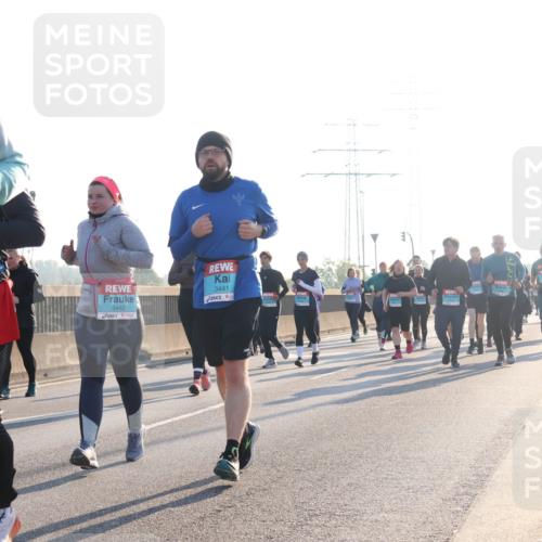 03.10.2025 - Köhlbrandbrückenlauf Luisa Fischer http://msf.ph/oto/8994739 03.10.2025 10:24:22 Position 3 476, 65, 3442, 3441, 1 meine-sportfotos.de