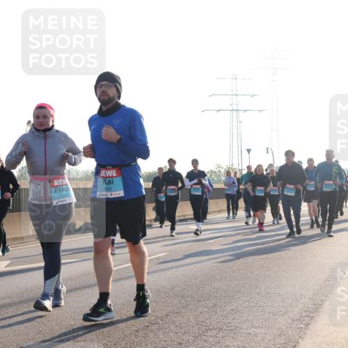 03.10.2025 - Köhlbrandbrückenlauf Luisa Fischer http://msf.ph/oto/8994742 03.10.2025 10:24:22 Position 3 3441, 3442, 1 meine-sportfotos.de