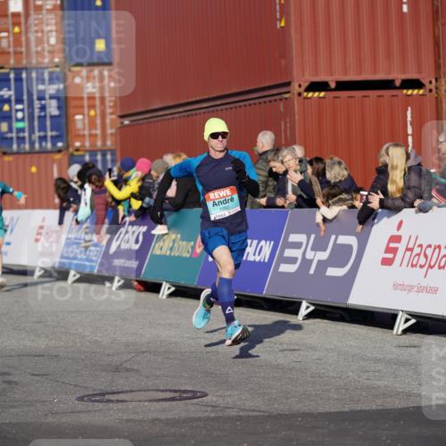 03.10.2025 - Köhlbrandbrückenlauf Michael Burmester http://msf.ph/oto/8994748 03.10.2025 09:56:46 Ziel 1023, 1050, 1065, 1086, 1150, 1261, 1275, 1703, 2844, 3491, 3531 meine-sportfotos.de