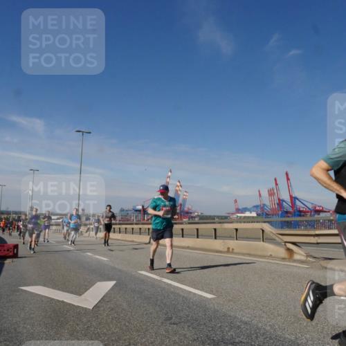 03.10.2025 - Köhlbrandbrückenlauf Matties Gatica Varas http://msf.ph/oto/8994749 03.10.2025 12:48:51 Position 2  meine-sportfotos.de
