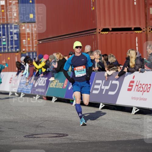 03.10.2025 - Köhlbrandbrückenlauf Michael Burmester http://msf.ph/oto/8994754 03.10.2025 09:56:46 Ziel 1023, 1050, 1065, 1086, 1150, 1261, 1275, 1703, 2844, 3491, 3531 meine-sportfotos.de