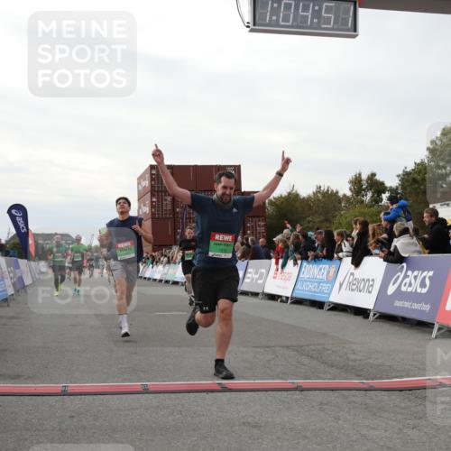 03.10.2025 - Köhlbrandbrückenlauf Yannick Fuchs http://msf.ph/oto/8994755 03.10.2025 16:04:49 Ziel 7006, 7132, 7147, 7192, 7222, 7425, 7513, 7568, 8254, 9176 meine-sportfotos.de