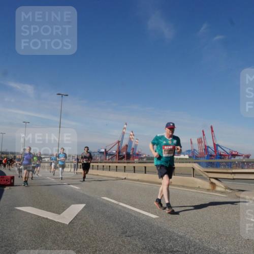 03.10.2025 - Köhlbrandbrückenlauf Matties Gatica Varas http://msf.ph/oto/8994756 03.10.2025 12:48:52 Position 2  meine-sportfotos.de