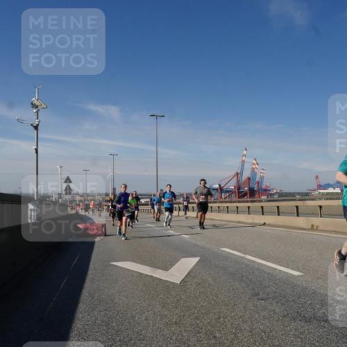 03.10.2025 - Köhlbrandbrückenlauf Matties Gatica Varas http://msf.ph/oto/8994759 03.10.2025 12:48:53 Position 2  meine-sportfotos.de