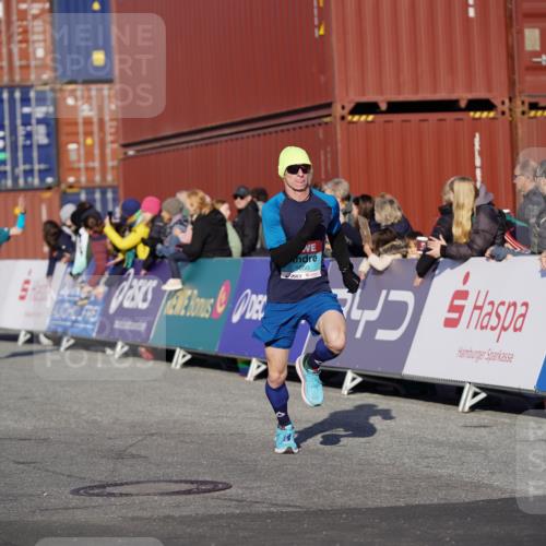 03.10.2025 - Köhlbrandbrückenlauf Michael Burmester http://msf.ph/oto/8994760 03.10.2025 09:56:46 Ziel 1023, 1050, 1065, 1086, 1150, 1261, 1275, 1703, 2844, 3491, 3531 meine-sportfotos.de