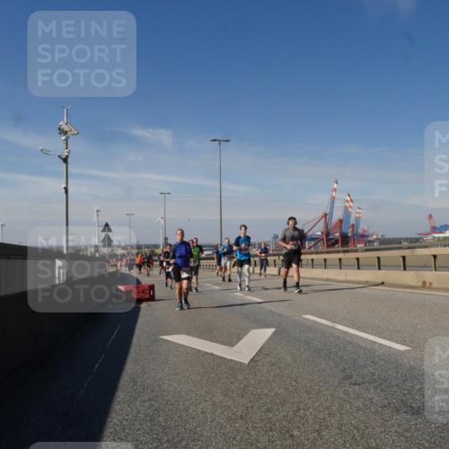 03.10.2025 - Köhlbrandbrückenlauf Matties Gatica Varas http://msf.ph/oto/8994764 03.10.2025 12:48:53 Position 2  meine-sportfotos.de