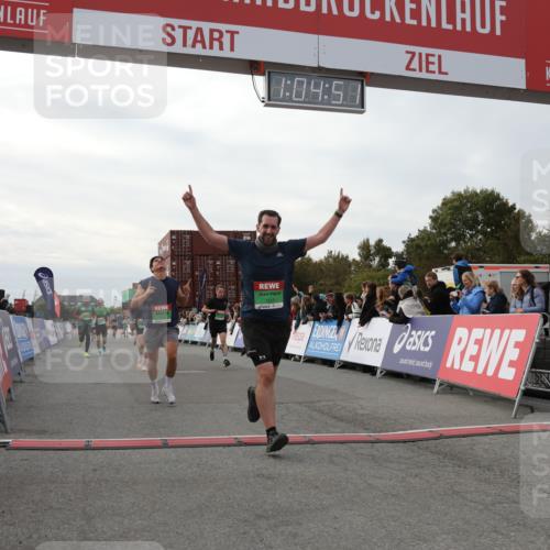 03.10.2025 - Köhlbrandbrückenlauf Yannick Fuchs http://msf.ph/oto/8994770 03.10.2025 16:04:49 Ziel 7006, 7132, 7147, 7192, 7222, 7425, 7513, 7568, 8254, 9176 meine-sportfotos.de