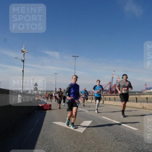 03.10.2025 - Köhlbrandbrückenlauf Matties Gatica Varas http://msf.ph/oto/8994772 03.10.2025 12:48:55 Position 2  meine-sportfotos.de