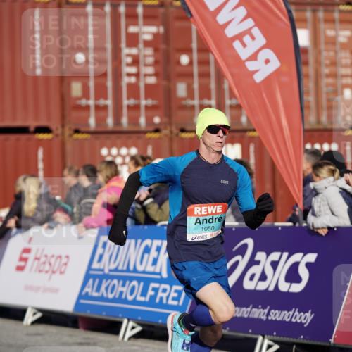 03.10.2025 - Köhlbrandbrückenlauf Michael Burmester http://msf.ph/oto/8994777 03.10.2025 09:56:47 Ziel 1023, 1050, 1065, 1086, 1150, 1275, 1703, 2844, 3491, 3531 meine-sportfotos.de