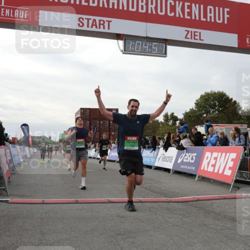 03.10.2025 - Köhlbrandbrückenlauf Yannick Fuchs http://msf.ph/oto/8994779 03.10.2025 16:04:49 Ziel 7006, 7132, 7147, 7192, 7222, 7425, 7513, 7568, 8254, 9176 meine-sportfotos.de