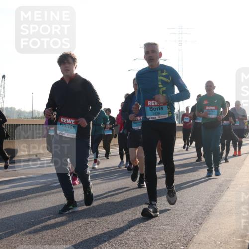 03.10.2025 - Köhlbrandbrückenlauf Luisa Fischer http://msf.ph/oto/8994784 03.10.2025 10:24:27 Position 3 2263, 3437, 3438, 2259, 1 meine-sportfotos.de
