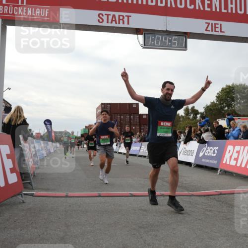 03.10.2025 - Köhlbrandbrückenlauf Yannick Fuchs http://msf.ph/oto/8994786 03.10.2025 16:04:49 Ziel 7006, 7132, 7147, 7192, 7222, 7425, 7513, 7568, 8254, 9176 meine-sportfotos.de