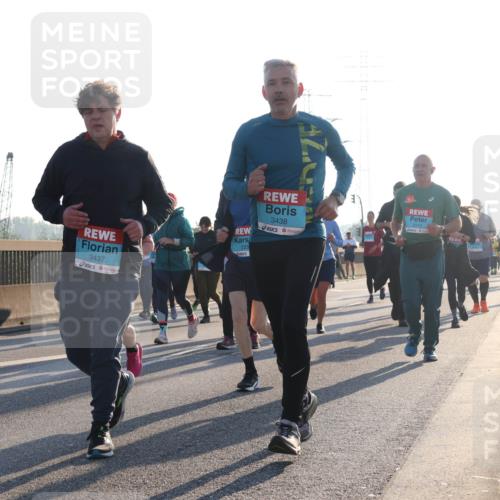03.10.2025 - Köhlbrandbrückenlauf Luisa Fischer http://msf.ph/oto/8994789 03.10.2025 10:24:27 Position 3 3437, 3438, 2272, 1 meine-sportfotos.de