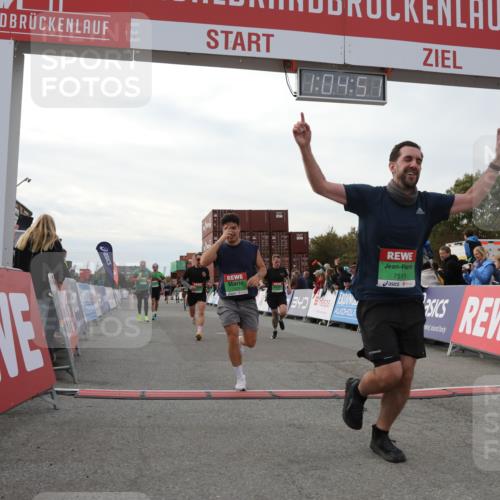 03.10.2025 - Köhlbrandbrückenlauf Yannick Fuchs http://msf.ph/oto/8994790 03.10.2025 16:04:50 Ziel 7006, 7132, 7222, 7425, 7513, 7568, 8254, 9176, 9584 meine-sportfotos.de