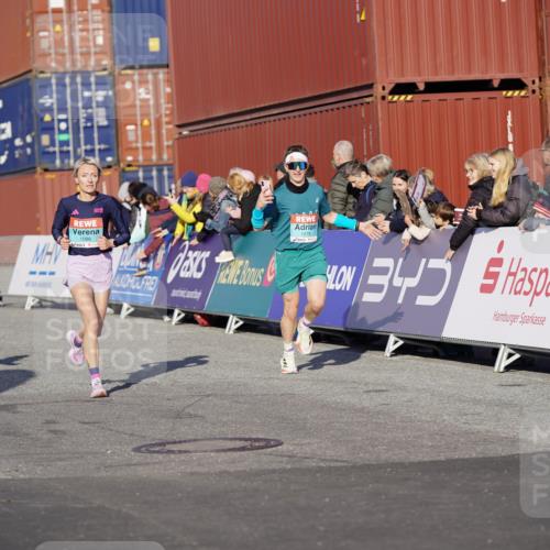 03.10.2025 - Köhlbrandbrückenlauf Michael Burmester http://msf.ph/oto/8994791 03.10.2025 09:56:49 Ziel 1050, 1068, 1086, 1196, 1275, 2844, 3491, 3531 meine-sportfotos.de