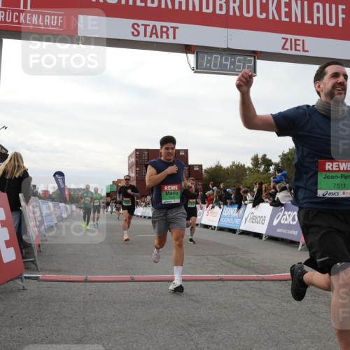 03.10.2025 - Köhlbrandbrückenlauf Yannick Fuchs http://msf.ph/oto/8994795 03.10.2025 16:04:50 Ziel 7006, 7132, 7222, 7425, 7513, 7568, 8254, 9176, 9584 meine-sportfotos.de