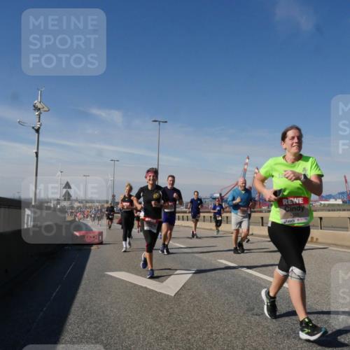 03.10.2025 - Köhlbrandbrückenlauf Matties Gatica Varas http://msf.ph/oto/8994796 03.10.2025 12:48:58 Position 2 4620 meine-sportfotos.de