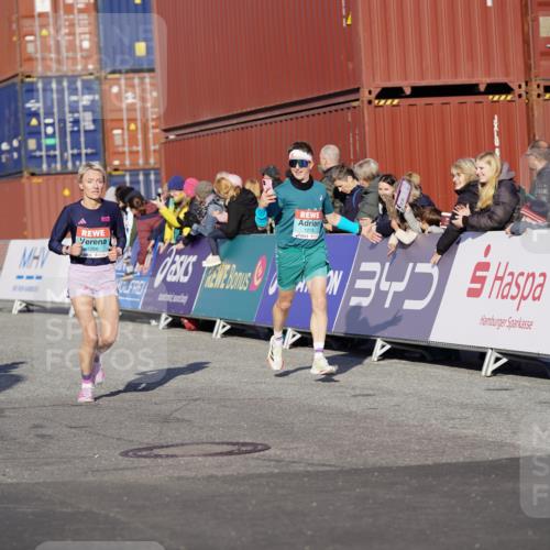 03.10.2025 - Köhlbrandbrückenlauf Michael Burmester http://msf.ph/oto/8994797 03.10.2025 09:56:49 Ziel 1050, 1068, 1086, 1196, 1275, 2844, 3491, 3531 meine-sportfotos.de
