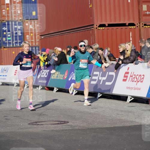03.10.2025 - Köhlbrandbrückenlauf Michael Burmester http://msf.ph/oto/8994805 03.10.2025 09:56:49 Ziel 1050, 1068, 1086, 1196, 1275, 2844, 3491, 3531 meine-sportfotos.de