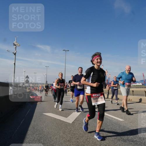 03.10.2025 - Köhlbrandbrückenlauf Matties Gatica Varas http://msf.ph/oto/8994806 03.10.2025 12:48:59 Position 2 4682 meine-sportfotos.de