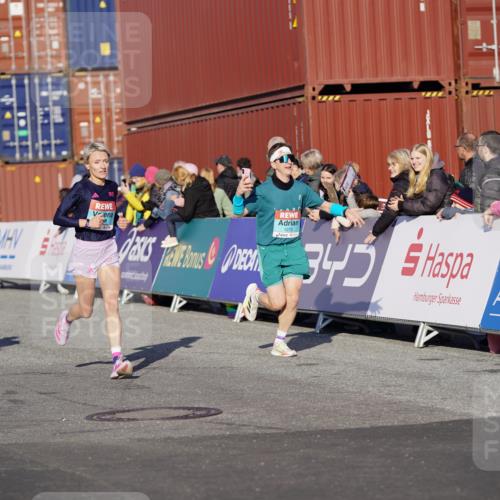 03.10.2025 - Köhlbrandbrückenlauf Michael Burmester http://msf.ph/oto/8994811 03.10.2025 09:56:49 Ziel 1050, 1068, 1086, 1196, 1275, 2844, 3491, 3531 meine-sportfotos.de