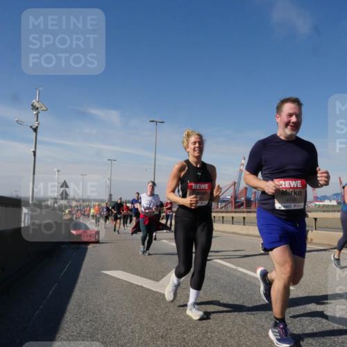 03.10.2025 - Köhlbrandbrückenlauf Matties Gatica Varas http://msf.ph/oto/8994818 03.10.2025 12:49:01 Position 2 4760 meine-sportfotos.de