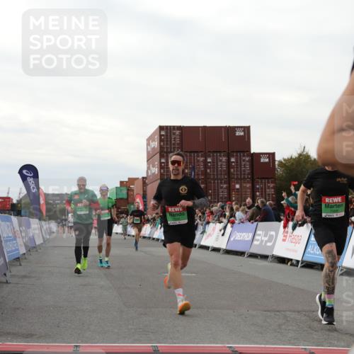 03.10.2025 - Köhlbrandbrückenlauf Yannick Fuchs http://msf.ph/oto/8994820 03.10.2025 16:04:51 Ziel 7006, 7132, 7222, 7425, 7513, 7568, 8254, 9176, 9584 meine-sportfotos.de
