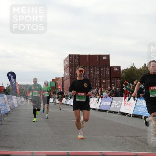 03.10.2025 - Köhlbrandbrückenlauf Yannick Fuchs http://msf.ph/oto/8994826 03.10.2025 16:04:51 Ziel 7006, 7132, 7222, 7425, 7513, 7568, 8254, 9176, 9584 meine-sportfotos.de