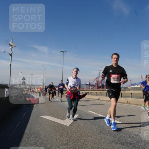 03.10.2025 - Köhlbrandbrückenlauf Matties Gatica Varas http://msf.ph/oto/8994828 03.10.2025 12:49:02 Position 2 4962 meine-sportfotos.de