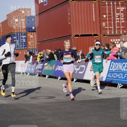 03.10.2025 - Köhlbrandbrückenlauf Michael Burmester http://msf.ph/oto/8994829 03.10.2025 09:56:50 Ziel 1050, 1068, 1086, 1196, 1275, 2844, 2955, 3491, 3531 meine-sportfotos.de