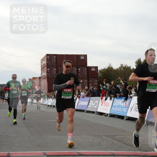 03.10.2025 - Köhlbrandbrückenlauf Yannick Fuchs http://msf.ph/oto/8994832 03.10.2025 16:04:51 Ziel 7006, 7132, 7222, 7425, 7513, 7568, 8254, 9176, 9584 meine-sportfotos.de