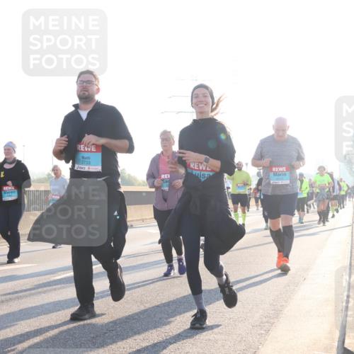 03.10.2025 - Köhlbrandbrückenlauf Luisa Fischer http://msf.ph/oto/8994833 03.10.2025 10:24:31 Position 3 2763, 3733, 2513, 1 meine-sportfotos.de