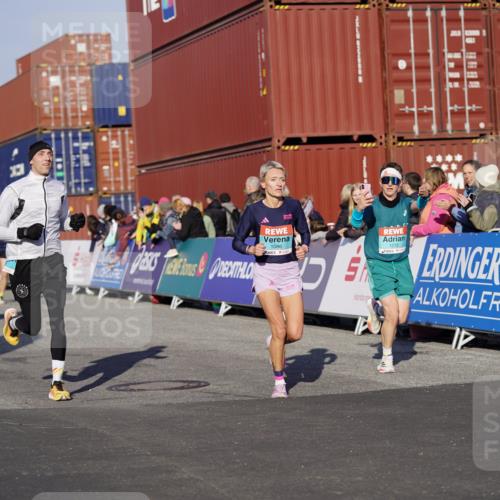 03.10.2025 - Köhlbrandbrückenlauf Michael Burmester http://msf.ph/oto/8994836 03.10.2025 09:56:50 Ziel 1050, 1068, 1086, 1196, 1275, 2844, 2955, 3491, 3531 meine-sportfotos.de